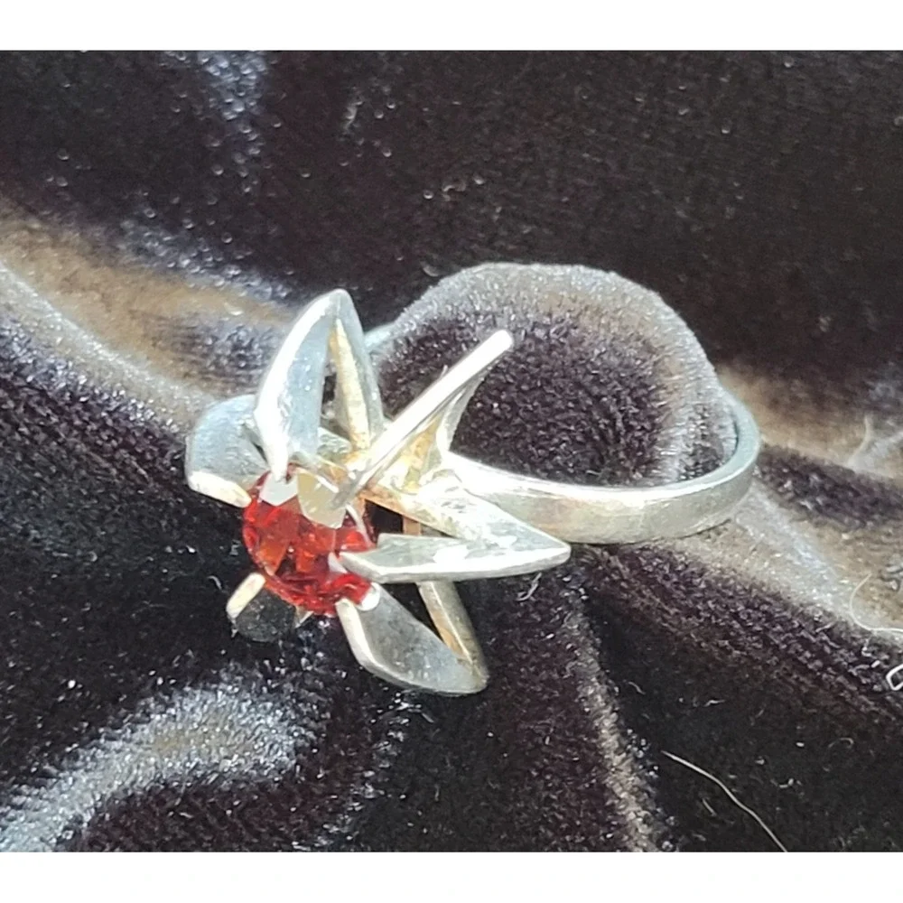 Vintage MCM Starburst Sterling‎ Silver Red Stone Ring Garnet Unique Size 7